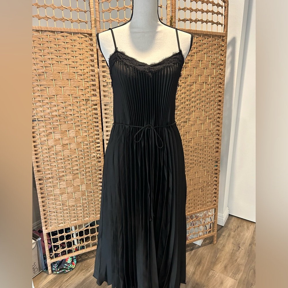 EP Yaying Pleated black dress